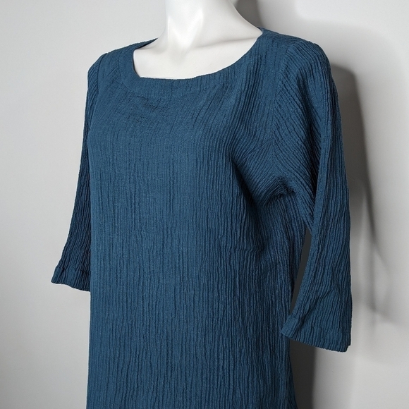 Soft Surroundings blue crinkle button accent 1/2 sleeve top L - Picture 3 of 8